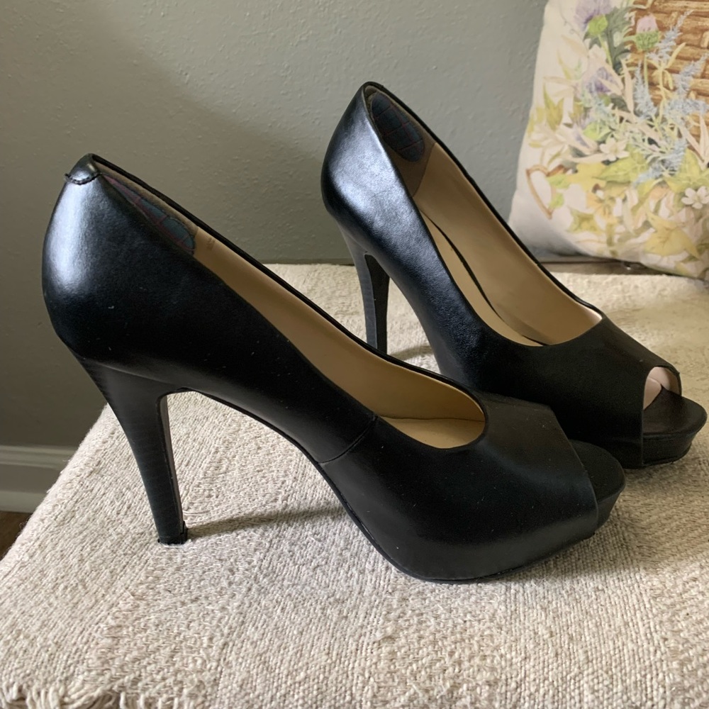Nine & Company Black platform Pumps - size 8